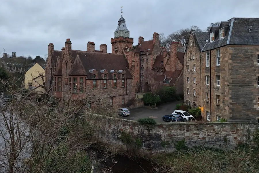 Dean Village in Edinburgh, showing historic stone buildings and woodland paths along the Water of Leith, part of Edinburgh free green spaces and quiet walking routes