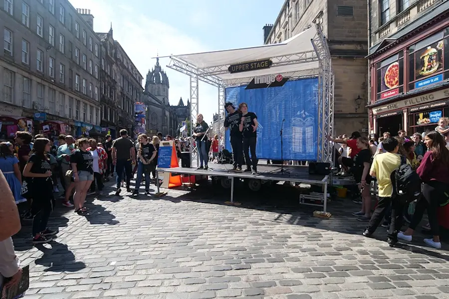 edinburgh festival royal mile with street performers and crowds of people